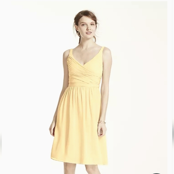 DAVID'S BRIDAL Short Chiffon V-Neck Dress with Ruching In Canary Yellow. Size 4 - Picture 1 of 14